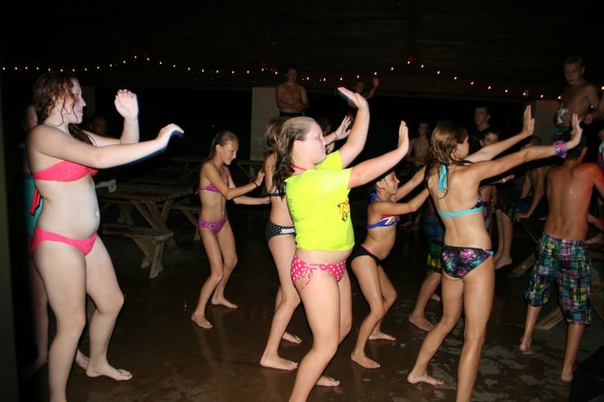 Ravine-Pool-party-2013-4