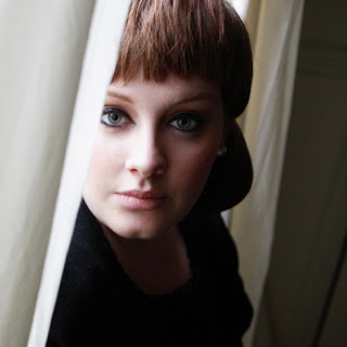 ADELE joven