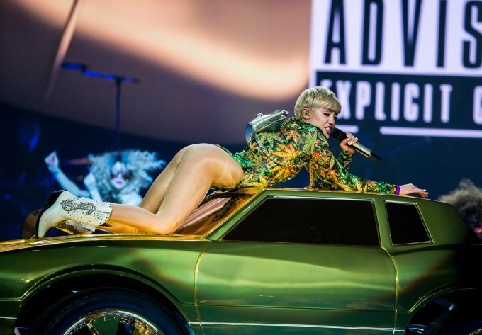 miley-cyrus-in-concert-auburn-hills-mi-1